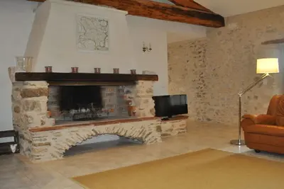 Image de Ancienne magnanerie  aménagée dans un grand Mas en garrigue entre Nîmes et Uzès.