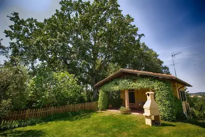 Image de Maison individuelle confortable dans un petit parc privé à une courte distance de Pise.