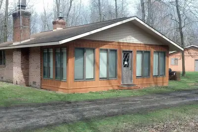 Image de Cozy Private Cabin In The Woods. Grande pour Top Pêche ou une escapade romantique!