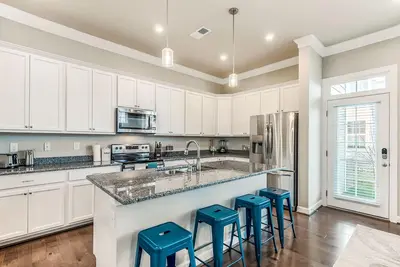 Image de Virginia Beach Vibe- 4br 3. 5 salles de bain W / D + Wifi!