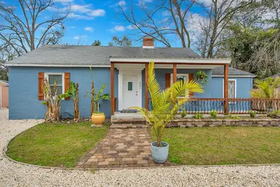 Image de Belle maison de style ranch près du centre commercial et des plages