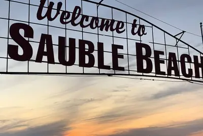 Image de Bienvenue au paradis! ! ! <br>Abordable et à quelques pas de la plage! 2 Br 1 salle de bain. 8 couchages!