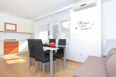 Image de Appartement de deux chambres avec la terrasse Trogir (A-18116-a)