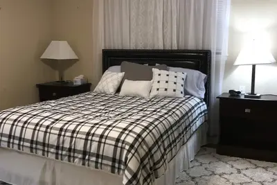 Image de Toute cette maison est littéralement à cinq minutes à pied d'Elvis Presleys Graceland