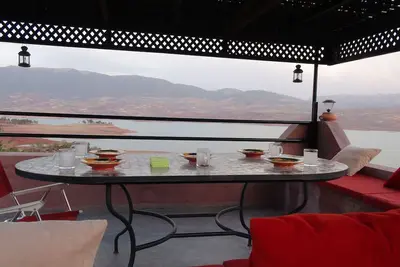 Image de Petite jolie maison vue sur lac