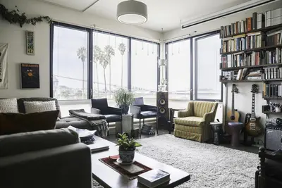 Image de Magnifique, meublé 2bd / ba Townhome, Sf skyline