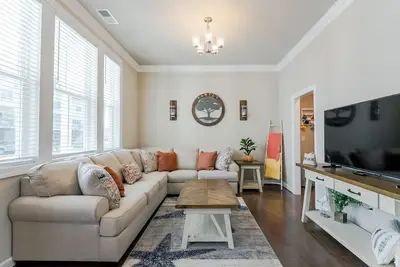 Image de Marchez jusqu'au Palais des congrès - Tout Nouveau! 4 Br 3. 5 Bath - Idéal pour les groupes!