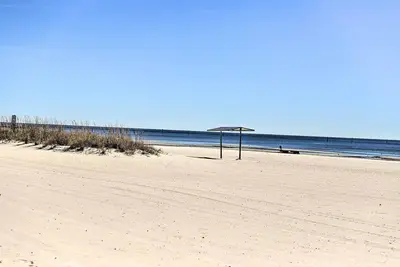 Image de Nouveau! Condo au rez-de-chaussée, à pied de la plage et du casino!
