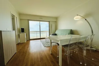Image de Appartement rénové face mer avec terrasse, box privatif, 2 pièces, 4 couchages - Pornichet
