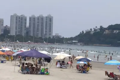 Image de Bail Dans Cove GUARUJÁ. Près de Tortugas disponibles plus tard cette semaine.