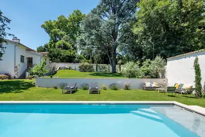 Image de Maison Ré -  Maison chic et décontractée au calme avec piscine et jardin