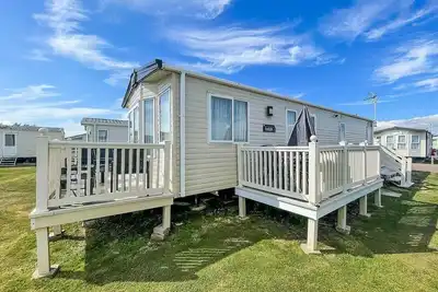 Image de Caravane de 8 places Ă louer au parc de vacances de la plage de St Osyth dans l'Essex ref 28013fi