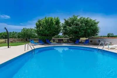 Image de Belle maison de vacances privée avec piscine privée, Wifi, climatisation, Tv, patio, parking