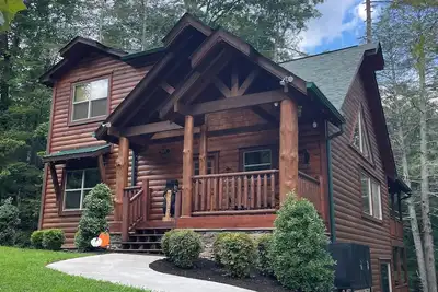 Image de New Grizzly Hideaway Luxury Cabin-Cedar Falls-4 Bdrms-4. 5Baths-Sleeps 12