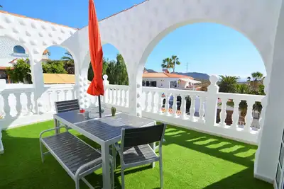 Image de Apartment in private Villa with sea views, community pool, Wiffi.