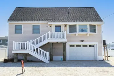 Image de Beach Haven West. Rénové Lagoon avant 3 ch Maison<br><br>Beach Haven West. Rénové Lagoon avant 3 ch Maison