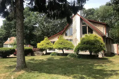 Image de Détente d'été sur de vastes terrasses, grande cour, à quelques minutes de la plage!