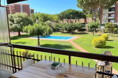 Image de Appartement avec wifi, piscine communautaire et court de tennis.