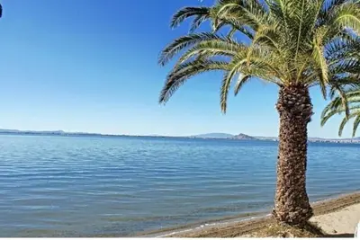 Image de Maison de vacances avec 3 chambres et une salle de bains située au bord de la Mar Menor