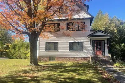 Image de Large Historic home near Swedetown Trails-pet friendly