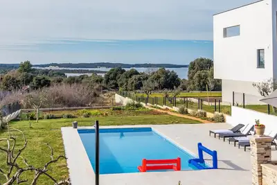 Image de Superbe appartement de 2 chambres à.