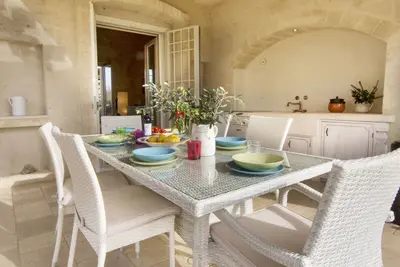 Image de Splendide villa immergée dans la campagne des Pouilles à deux pas de la mer