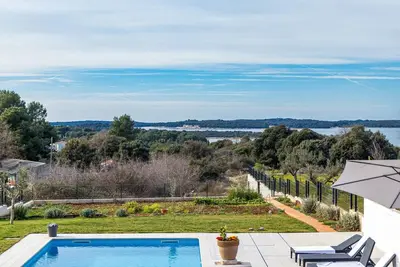 Image de Superbe appartement à Pula avec WiFi