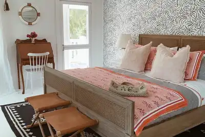 Beautiful Historic Property with pool, minutes to Pink Sand Beach