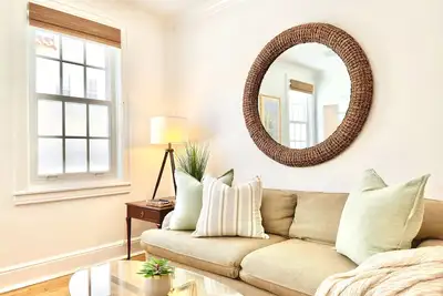 Image de Condo Sunny Beach w / Piscine + TRÈS Central + Plage À Pied 2, ÉPICERIE Et Restaurants!