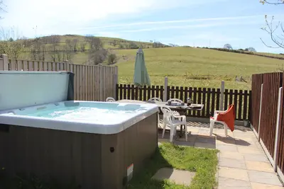 Image de Whole house sleeps 5, private garden with hot-tub, pet friendly.
