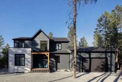 Image de Modern, 7 bedroom all-season cabin on Lake Koocanusa