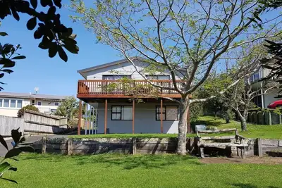 Image de Spacious retreat, 1 minute walk to beach