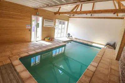 Image de Domaine du Moulinel 28 personnes piscine couverte et chauffée