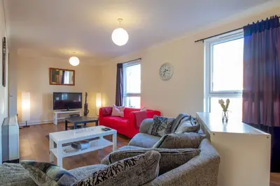 Image de Pass the Keys | Bright & Spacious 4 bedroom Suburban Home!