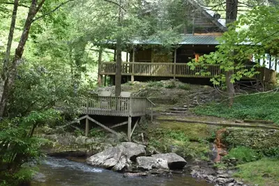 Image de Run Away Hills Cabin
