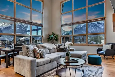 Image de Penthouse de coin de luxe 3br / 2ba au cœur de Canmore