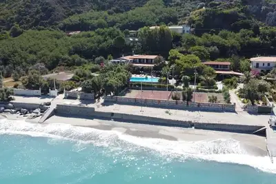 Image de Villa de luxe en bord de mer avec piscine