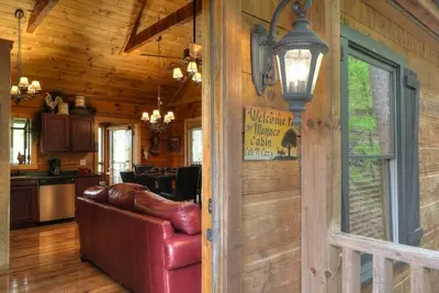 Image de Cute n Cozy Honeymooners and Couples Cabin