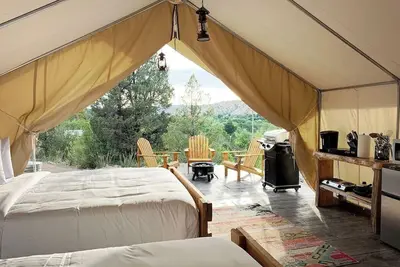 Image de Glamping Tent # 8 à East Zion Resort (Deux grands lits)