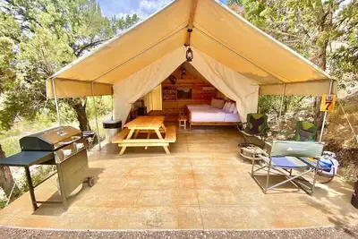 Image de Tente Glamping # 7 au complexe East Zion (deux grands lits)