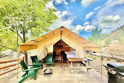 Image de Tente Glamping # 4 au complexe East Zion (deux grands lits)
