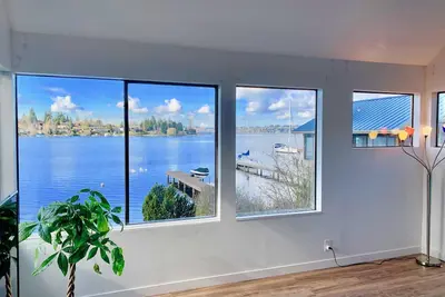 Image de Kirkland Lake House - Quai privé sur le lac Washington près du centre-ville de bellevue!