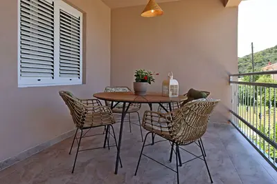 Image de Appartement de deux chambres avec la terrasse Kampor, Rab (A-17396-a)