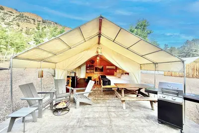 Image de Tente Glamping # 2 au complexe East Zion (deux grands lits)
