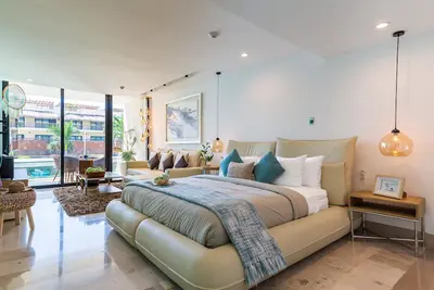 Image de Loft de luxe! PoolView & Gym Steeps to 5thAV Sleeps 4