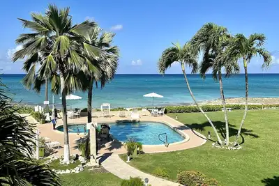 Image de Superbes vues - Grande plongée en apnée dans ce moderne 2 Br -Cocoplum # 8 par Cayman Vacation