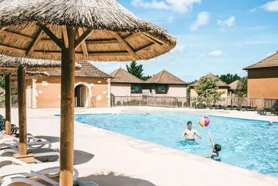 Image de Joli appartement pour 4 personnes avec Wifi, piscine, Tv, terrasse, animaux admis et parking