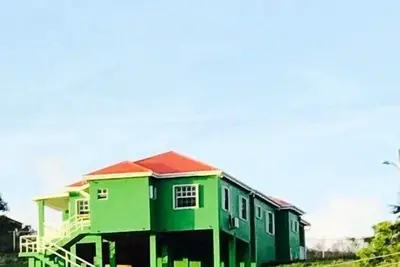 Image de Maison entière avec une vue imprenable! !