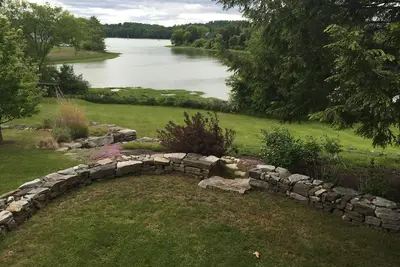 Image de Maison au bord de l'eau avec de magnifiques couchers de soleil surplombant la rivière Damariscotta