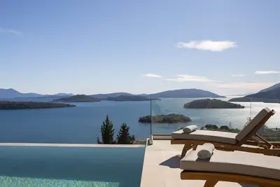 Image de Élégante villa en pierre, à distance de marche de la plage de Pasa et du centre de Nydri